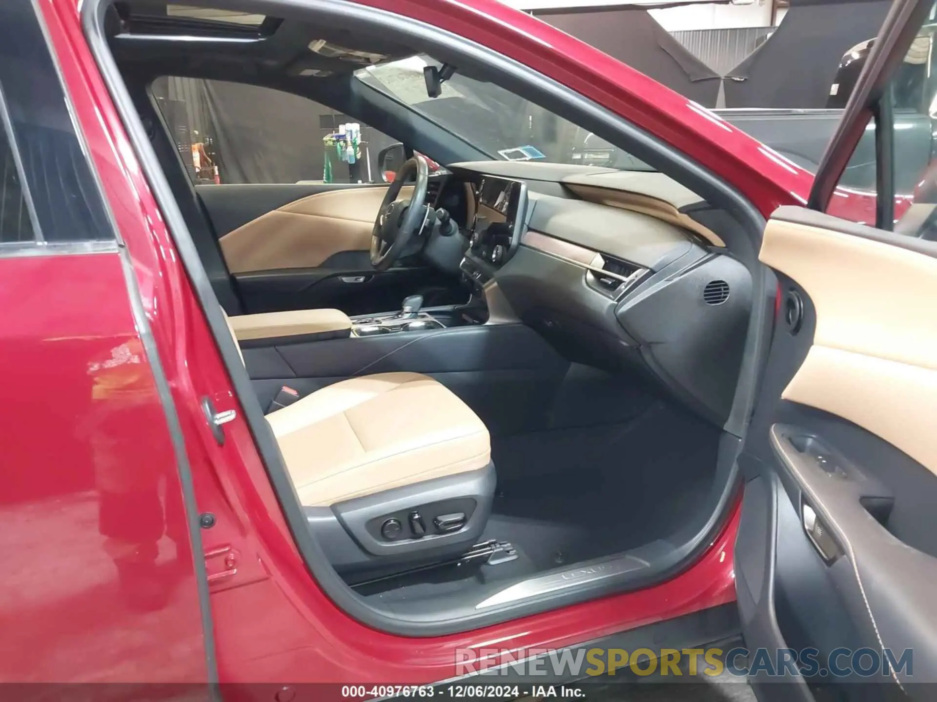 5 fotografías del automóvil dañado 2T2BAMCAXPC033620 LEXUS RX 350 2023