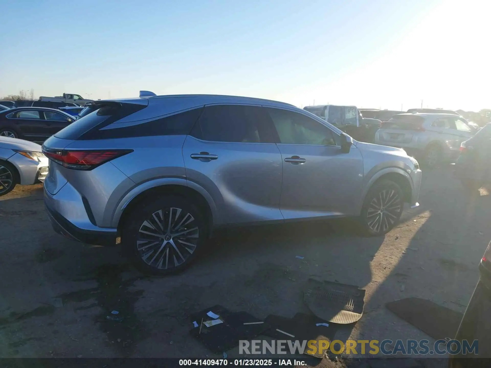 12 fotografías del automóvil dañado JTJCHMAA1P2000203 LEXUS RX 350 2023