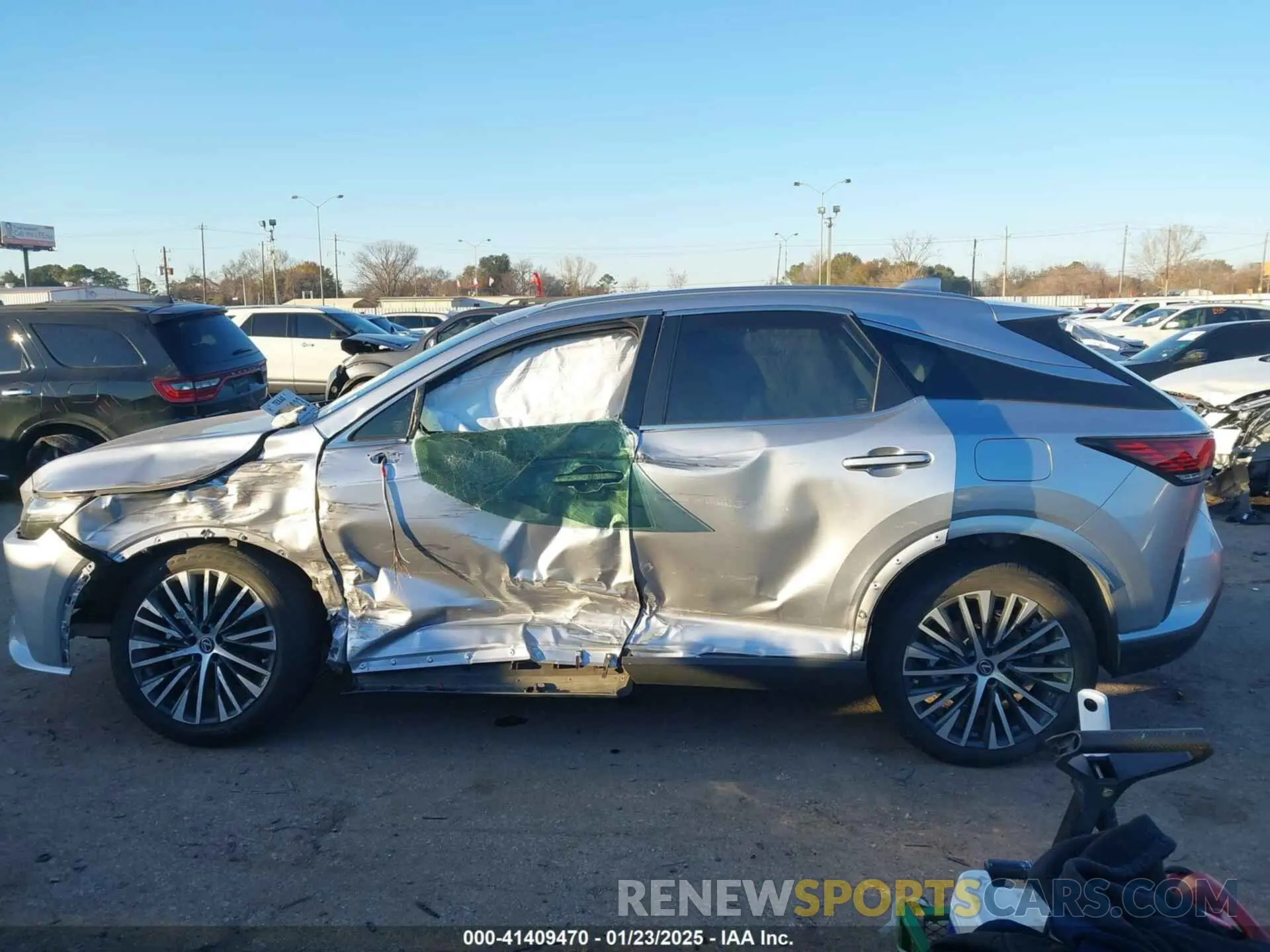 13 fotografías del automóvil dañado JTJCHMAA1P2000203 LEXUS RX 350 2023