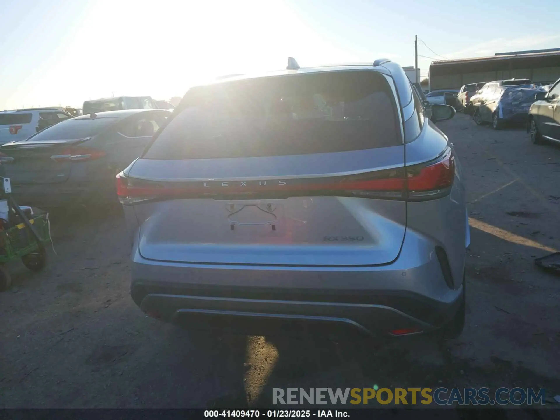 15 fotografías del automóvil dañado JTJCHMAA1P2000203 LEXUS RX 350 2023