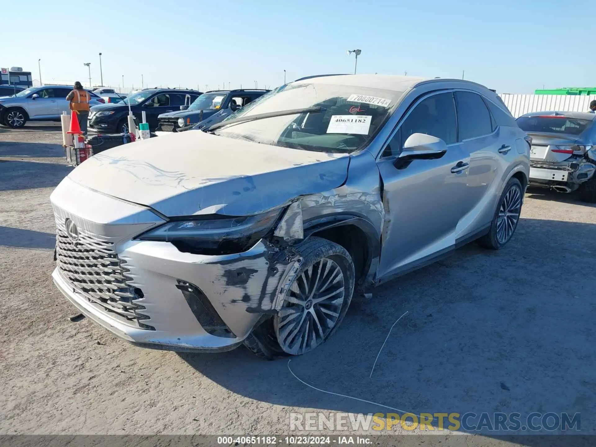 17 fotografías del automóvil dañado JTJCHMAA3P2000669 LEXUS RX 350 2023