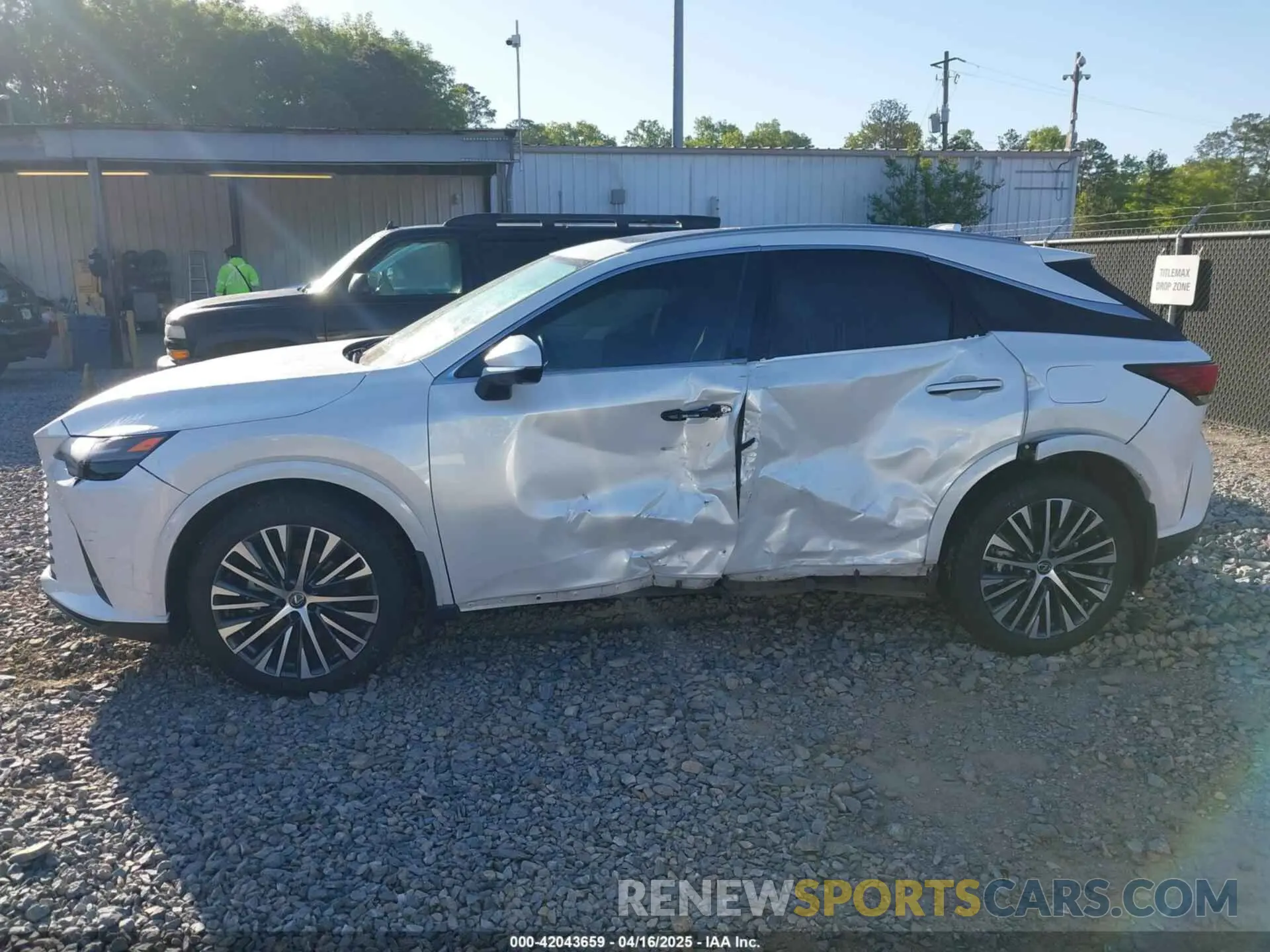 14 fotografías del automóvil dañado JTJCHMAA7P2002716 LEXUS RX 350 2023