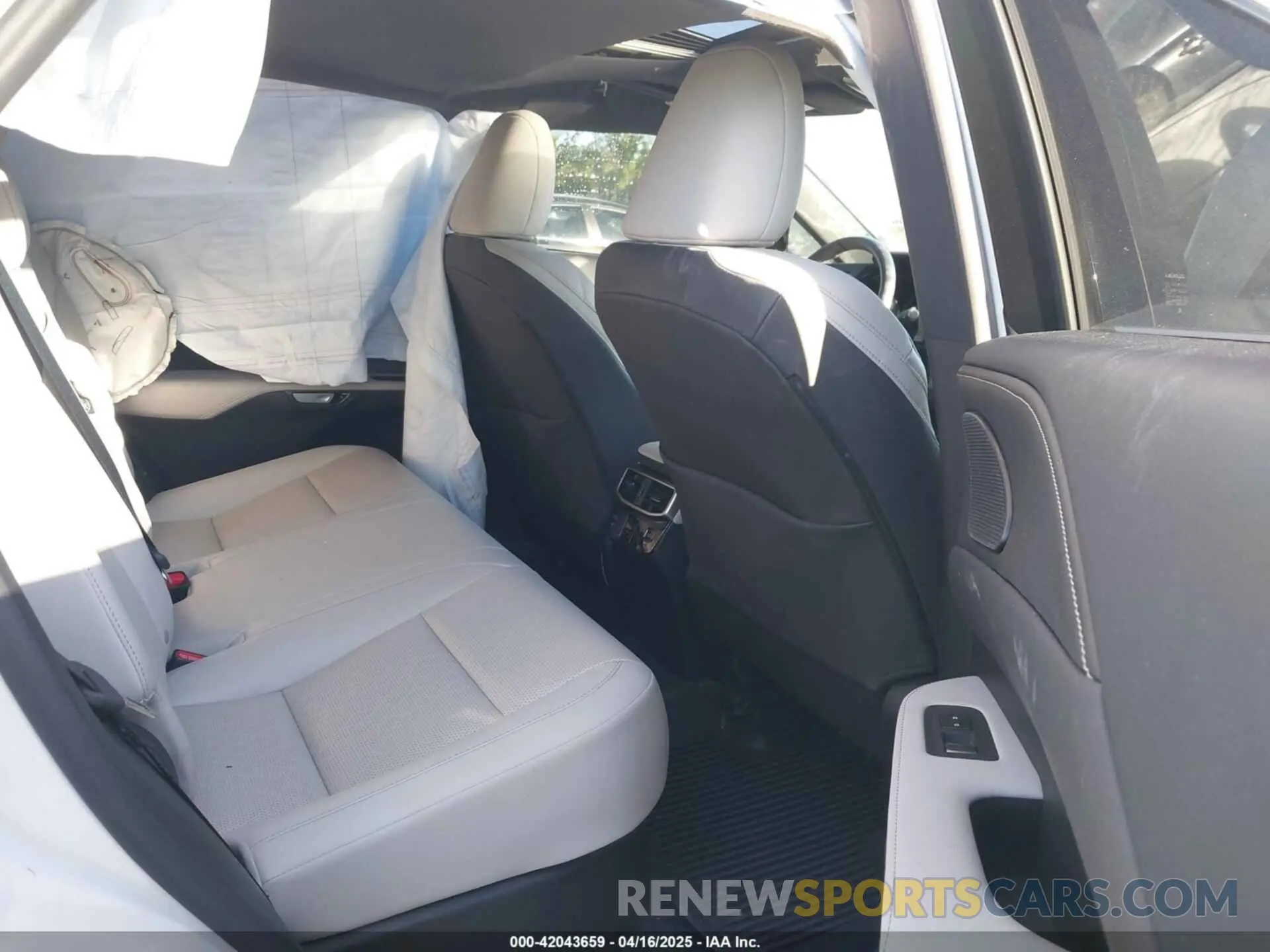 8 fotografías del automóvil dañado JTJCHMAA7P2002716 LEXUS RX 350 2023