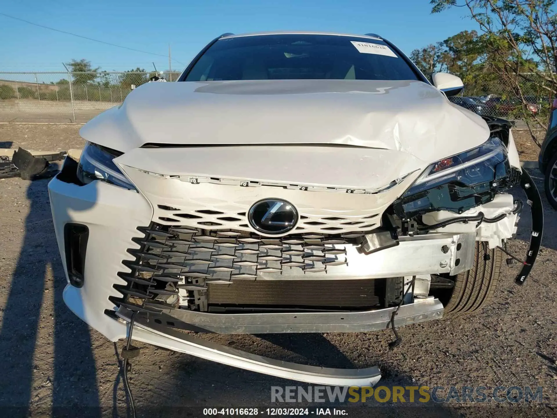 13 fotografías del automóvil dañado 2T2BAMBA0RC040242 LEXUS RX 350 2024