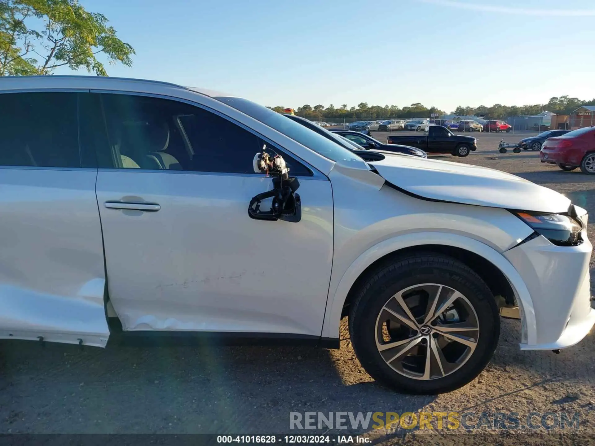 14 fotografías del automóvil dañado 2T2BAMBA0RC040242 LEXUS RX 350 2024