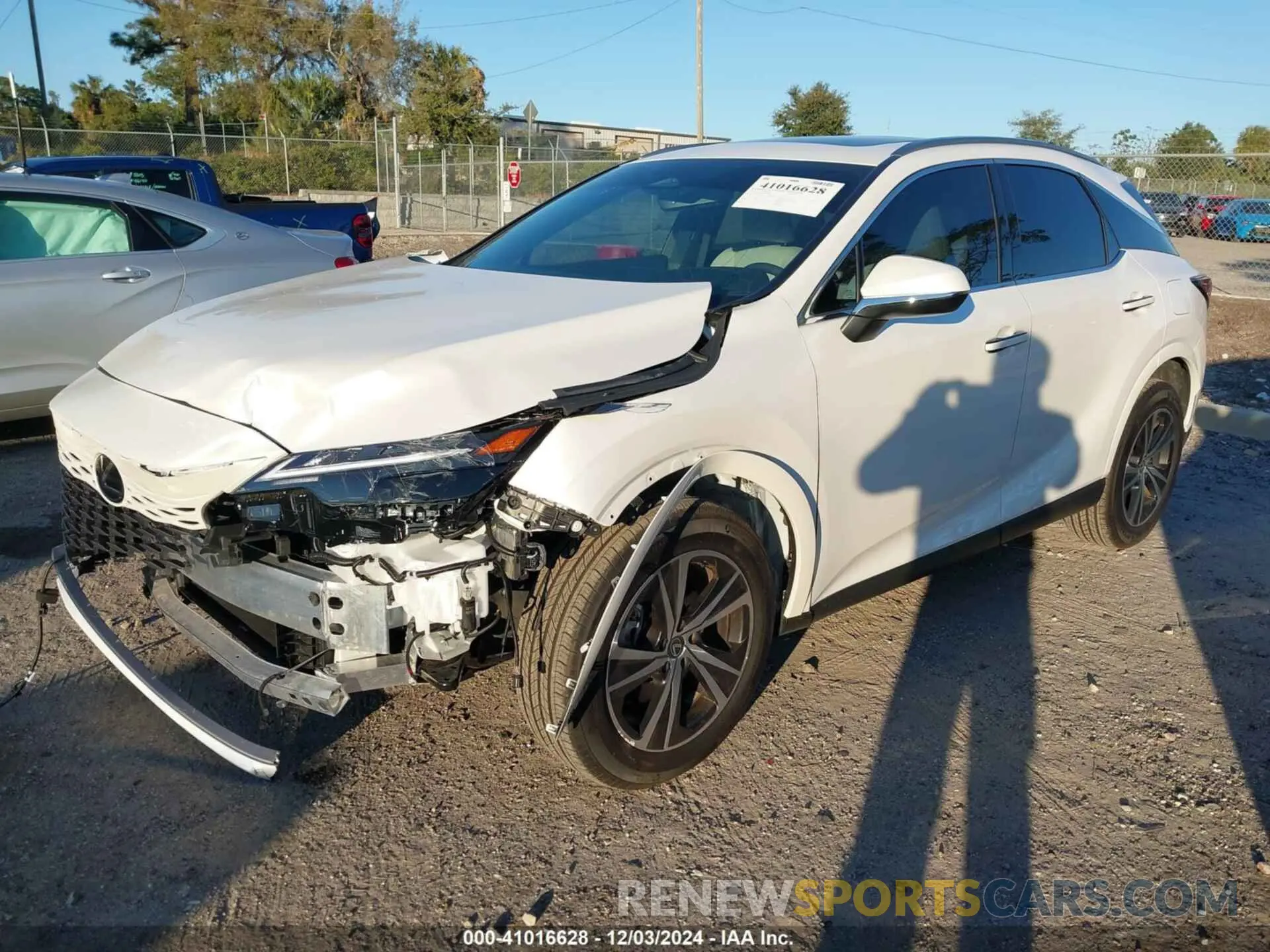 2 fotografías del automóvil dañado 2T2BAMBA0RC040242 LEXUS RX 350 2024