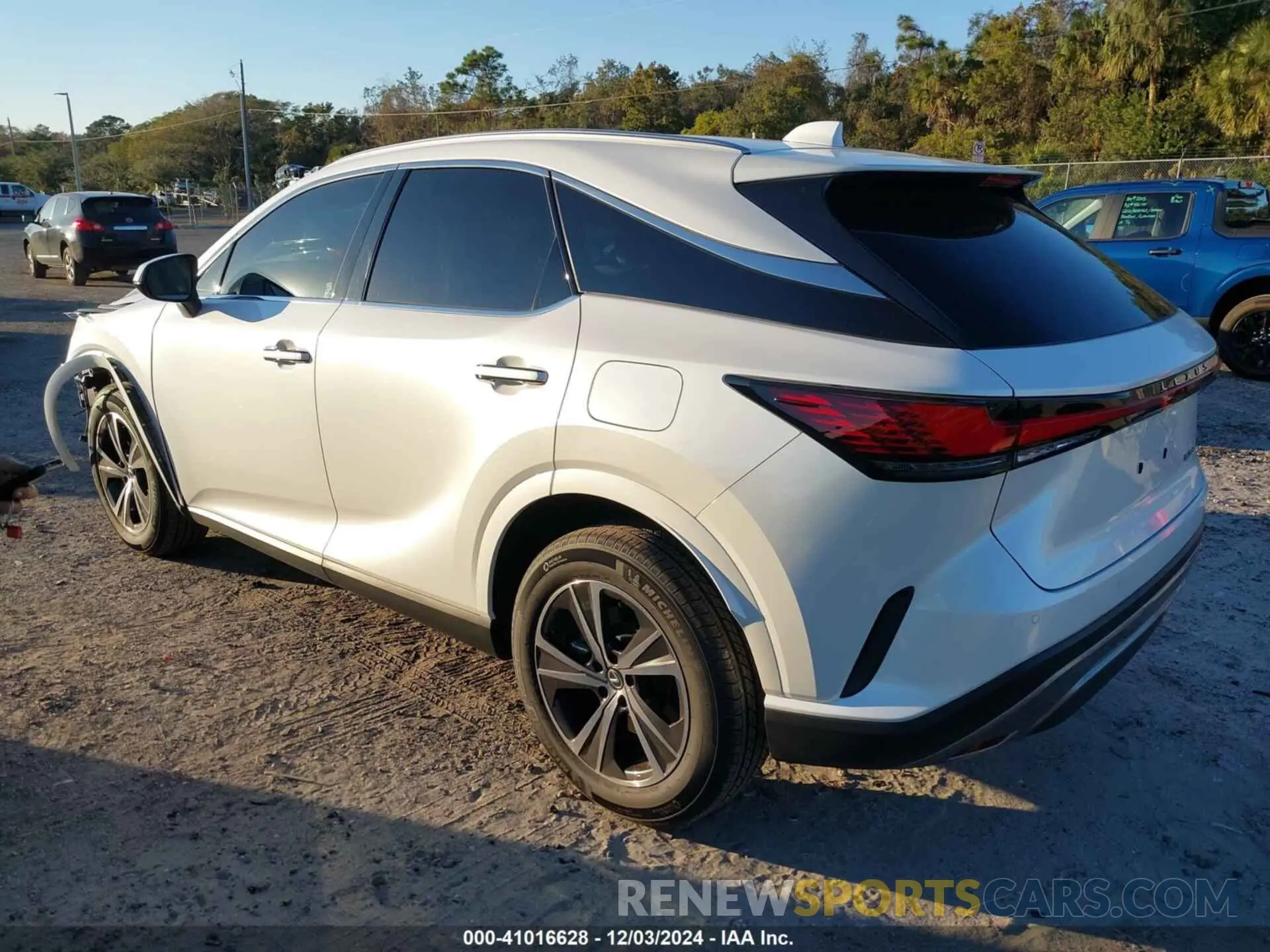 3 fotografías del automóvil dañado 2T2BAMBA0RC040242 LEXUS RX 350 2024