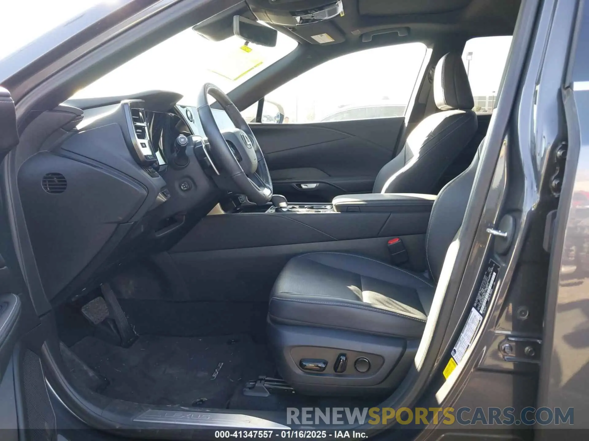 5 fotografías del automóvil dañado 2T2BAMBA3RC028022 LEXUS RX 350 2024