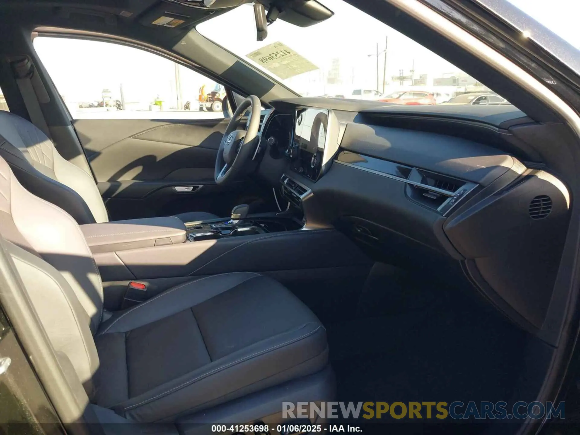5 fotografías del automóvil dañado 2T2BAMBA4RC050742 LEXUS RX 350 2024