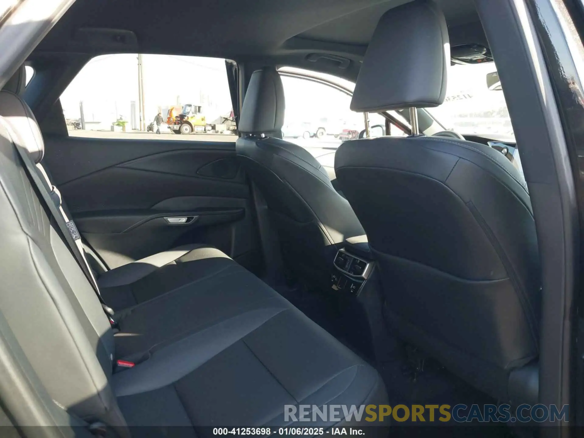 8 fotografías del automóvil dañado 2T2BAMBA4RC050742 LEXUS RX 350 2024