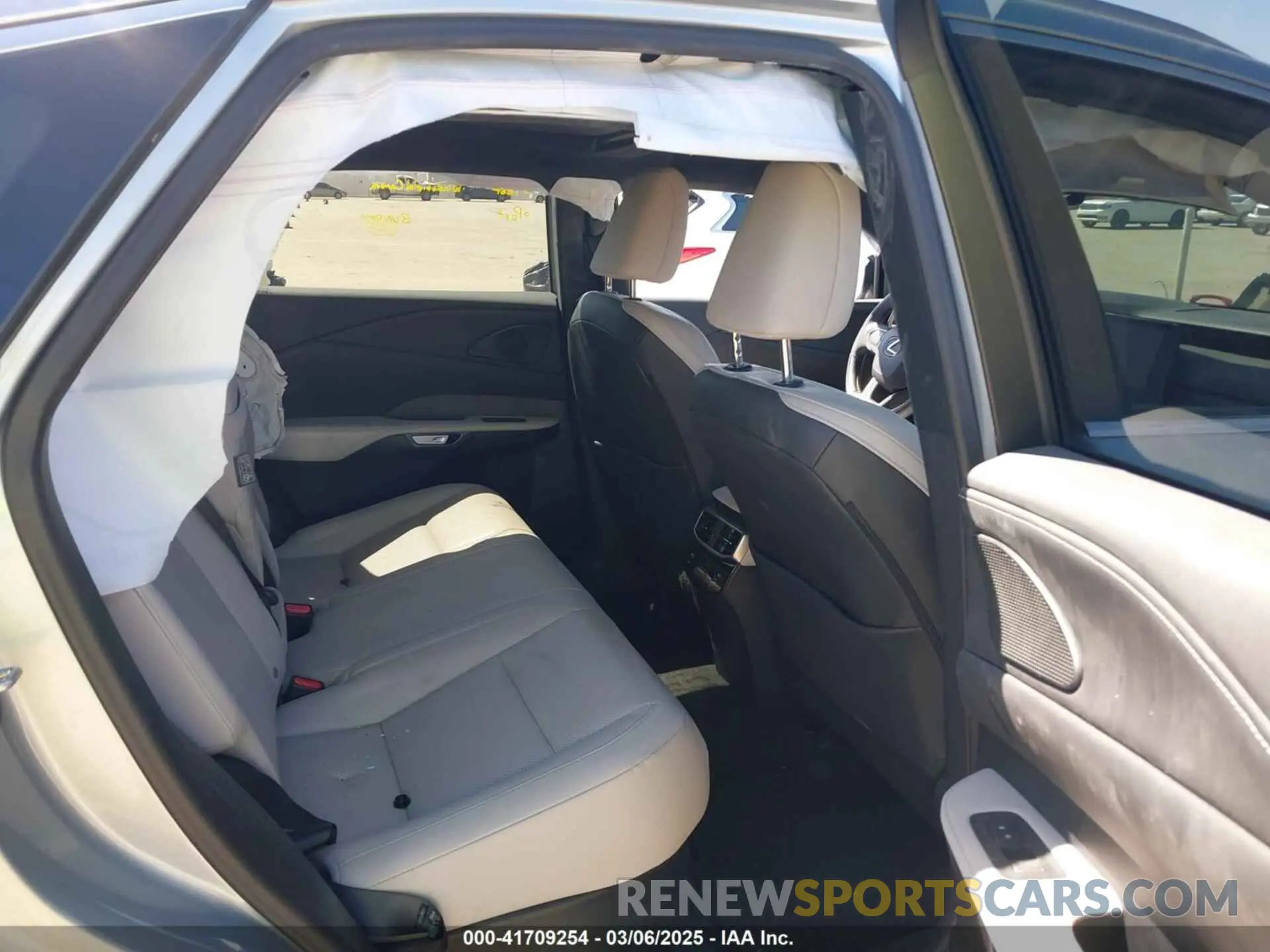 8 fotografías del automóvil dañado 2T2BAMBA5RC029138 LEXUS RX 350 2024