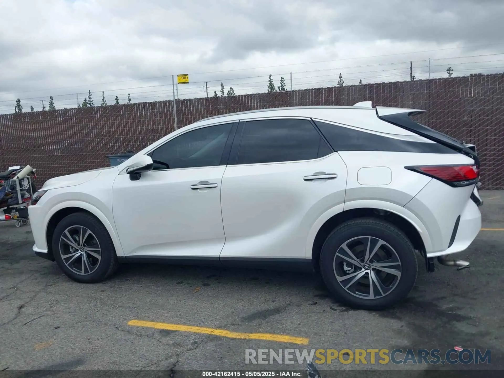 14 fotografías del automóvil dañado 2T2BAMBA5RC043718 LEXUS RX 350 2024