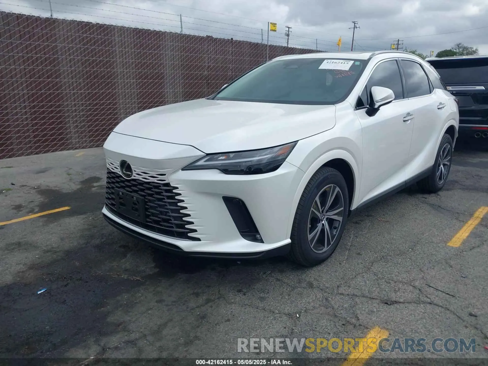 2 fotografías del automóvil dañado 2T2BAMBA5RC043718 LEXUS RX 350 2024