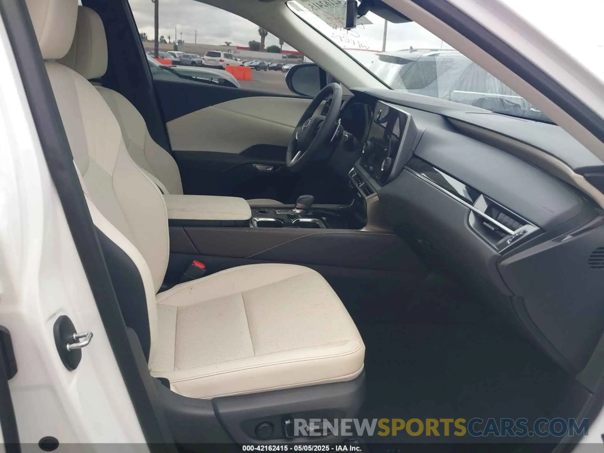 5 fotografías del automóvil dañado 2T2BAMBA5RC043718 LEXUS RX 350 2024