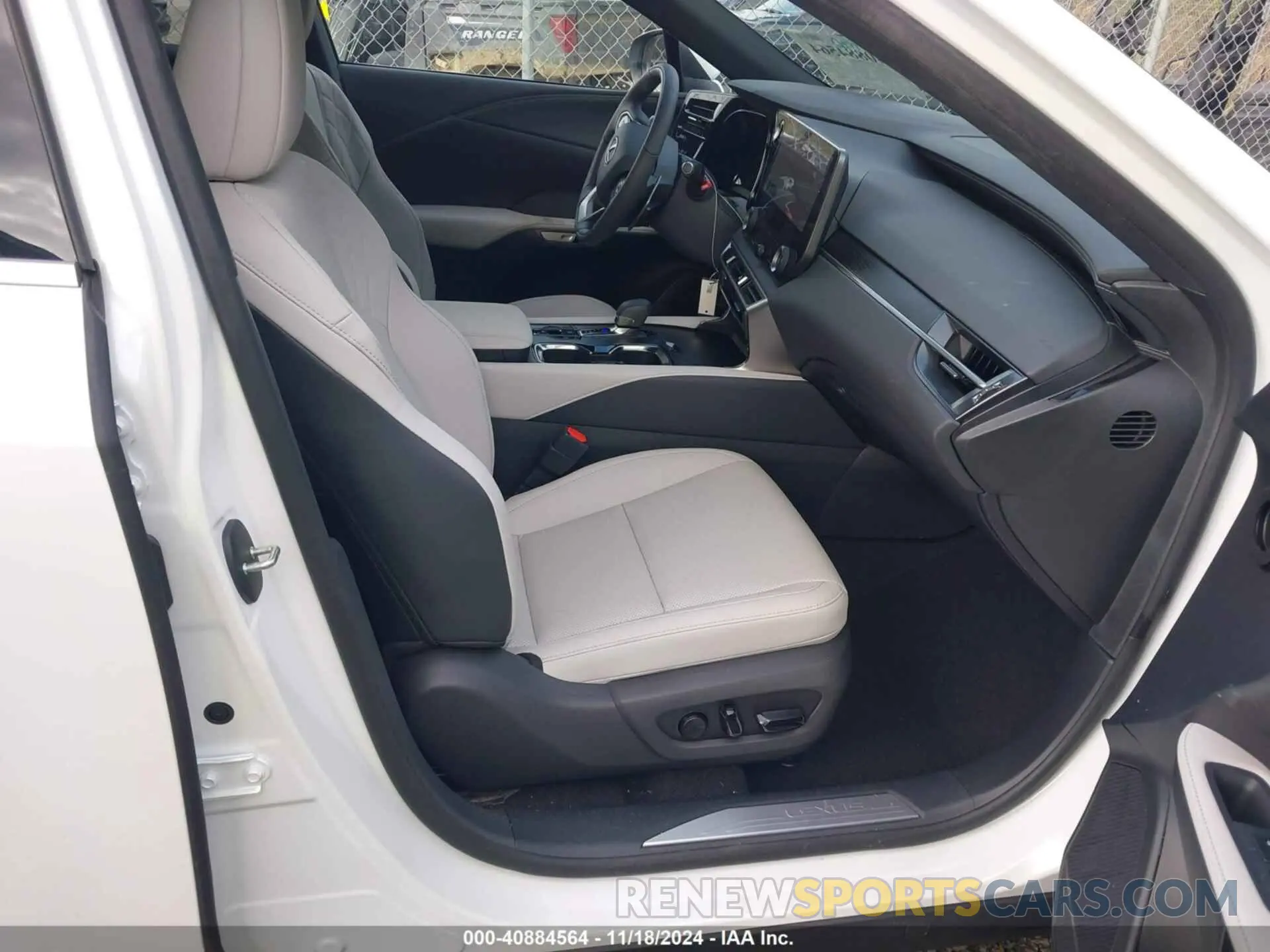 5 fotografías del automóvil dañado 2T2BAMBA9RC044337 LEXUS RX 350 2024