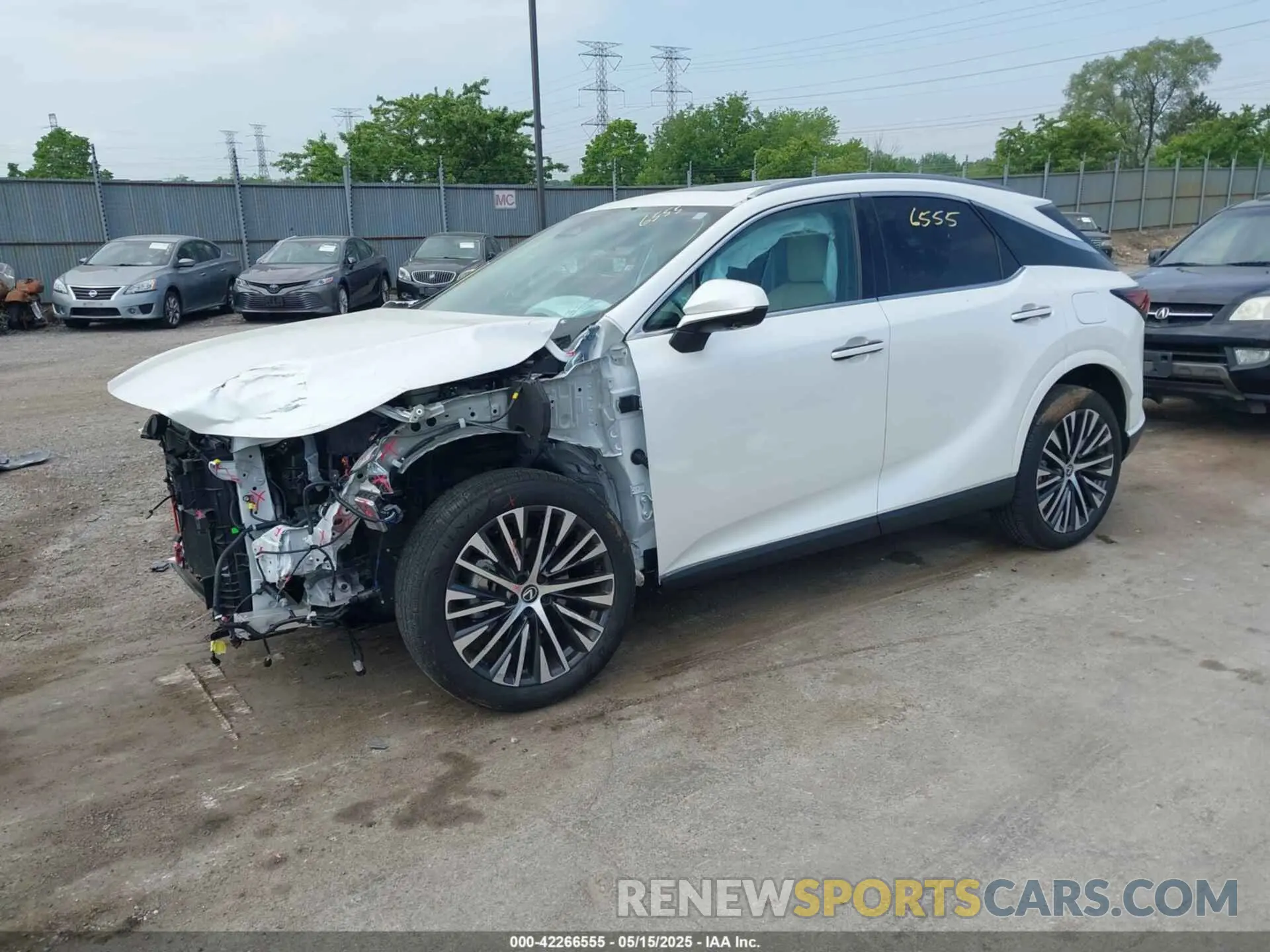 2 fotografías del automóvil dañado 2T2BAMCA1RC044332 LEXUS RX 350 2024