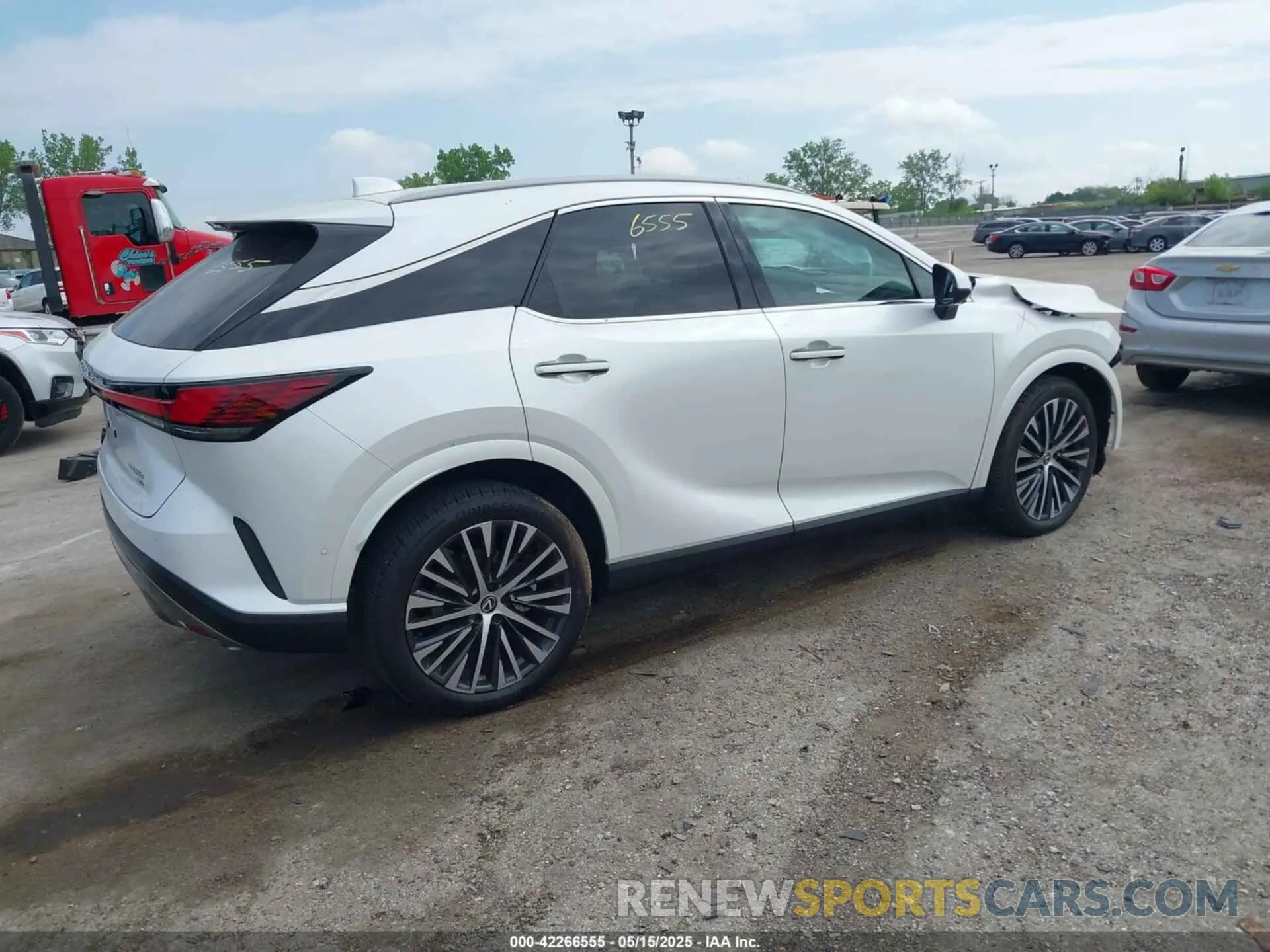 4 fotografías del automóvil dañado 2T2BAMCA1RC044332 LEXUS RX 350 2024