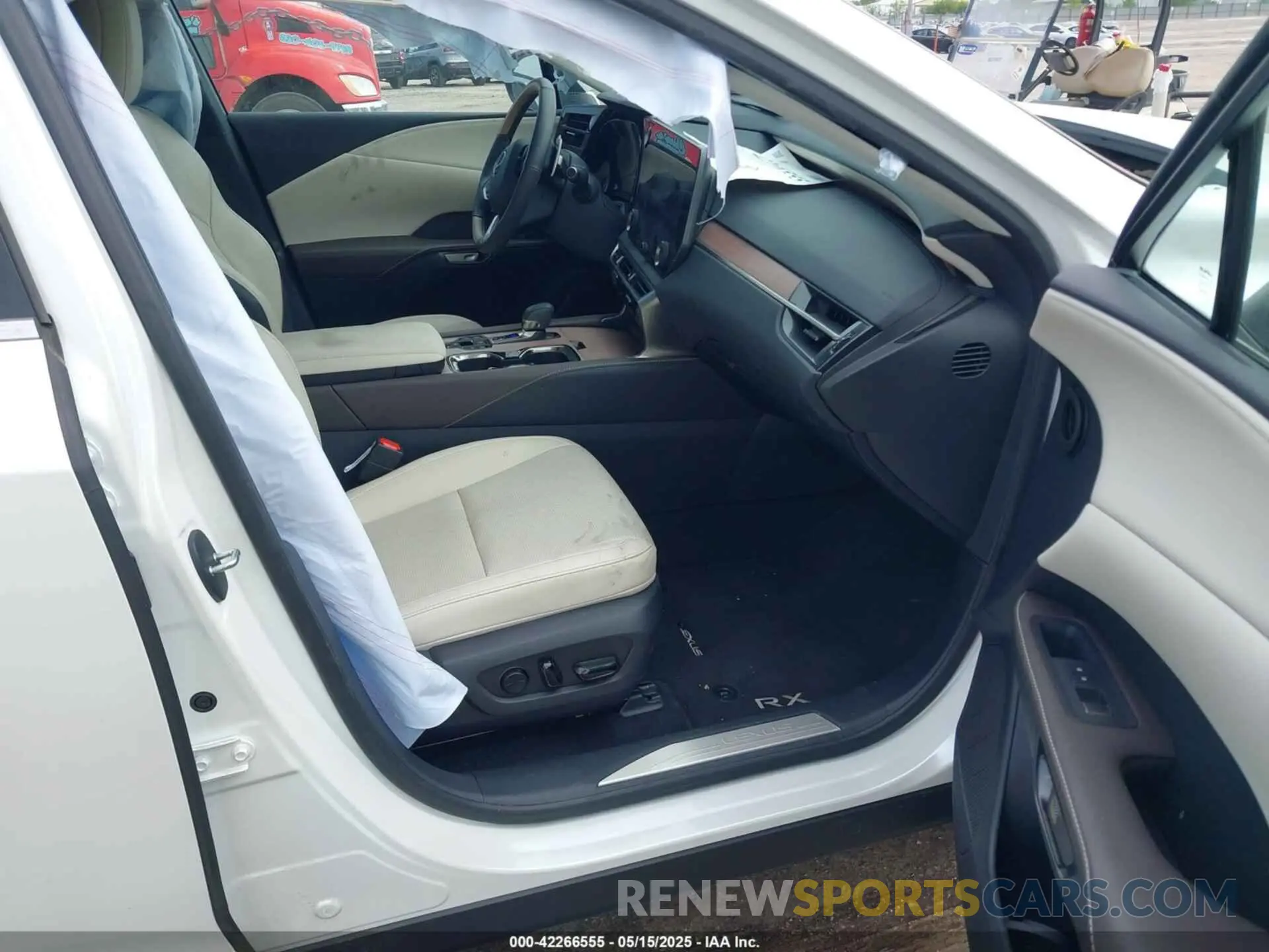 5 fotografías del automóvil dañado 2T2BAMCA1RC044332 LEXUS RX 350 2024
