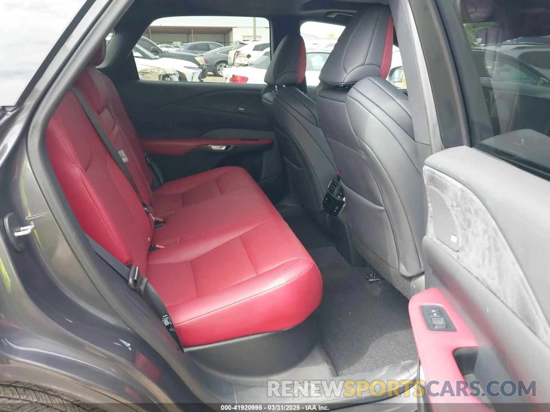 8 fotografías del automóvil dañado 2T2BAMCA1RC057016 LEXUS RX 350 2024