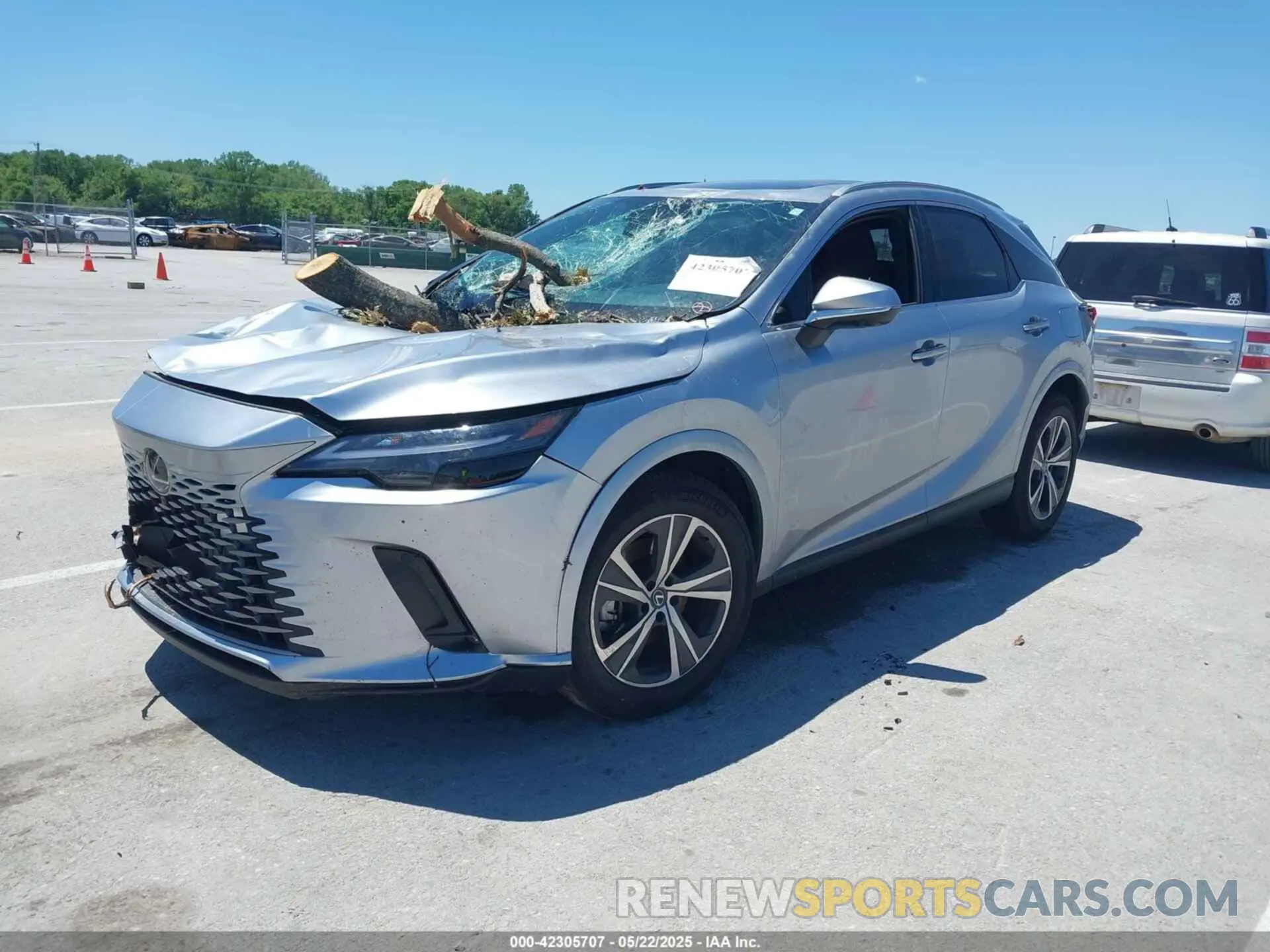 2 fotografías del automóvil dañado 2T2BAMCA4RC080841 LEXUS RX 350 2024
