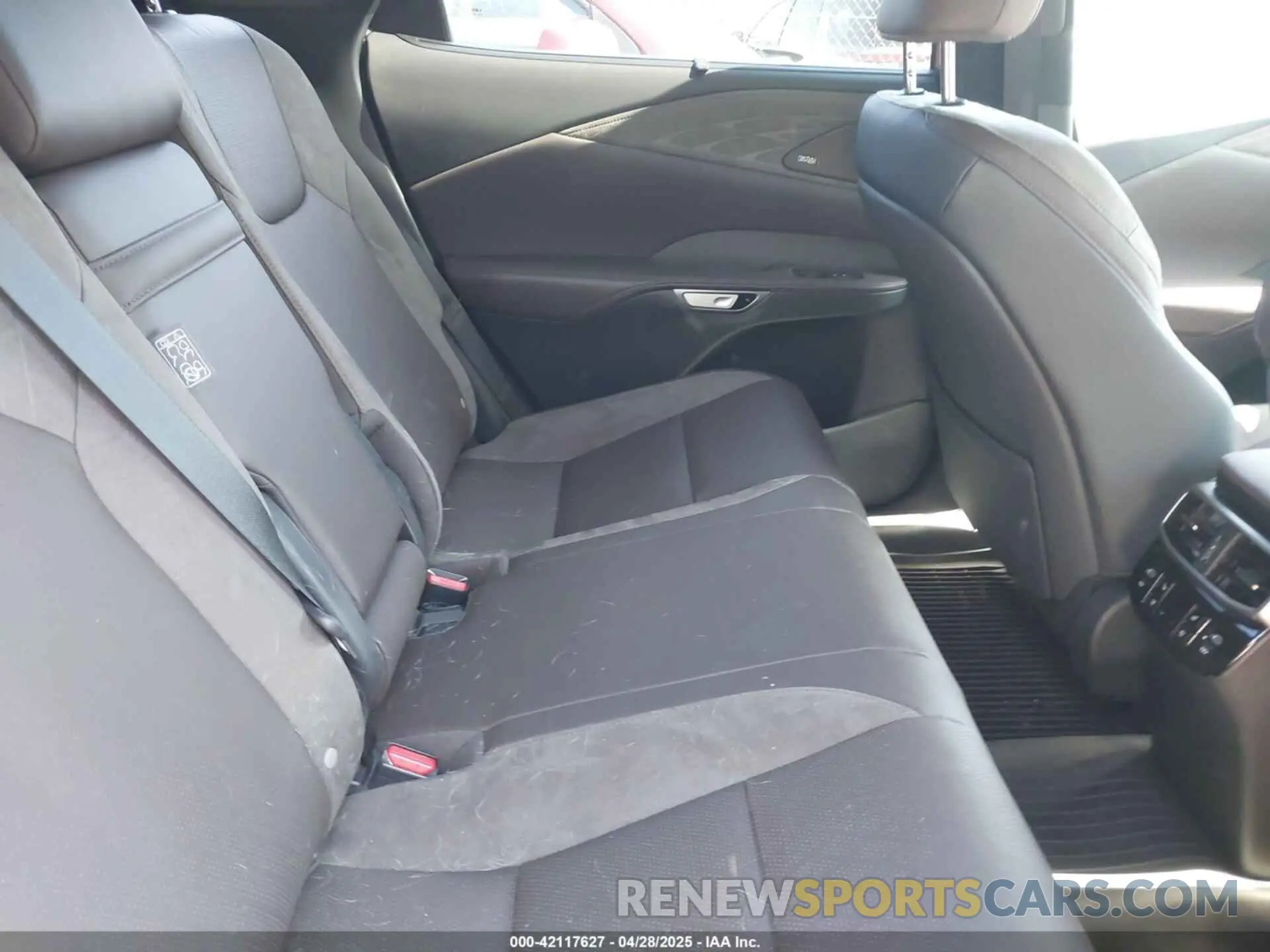 8 fotografías del automóvil dañado 2T2BAMCA6RC049946 LEXUS RX 350 2024
