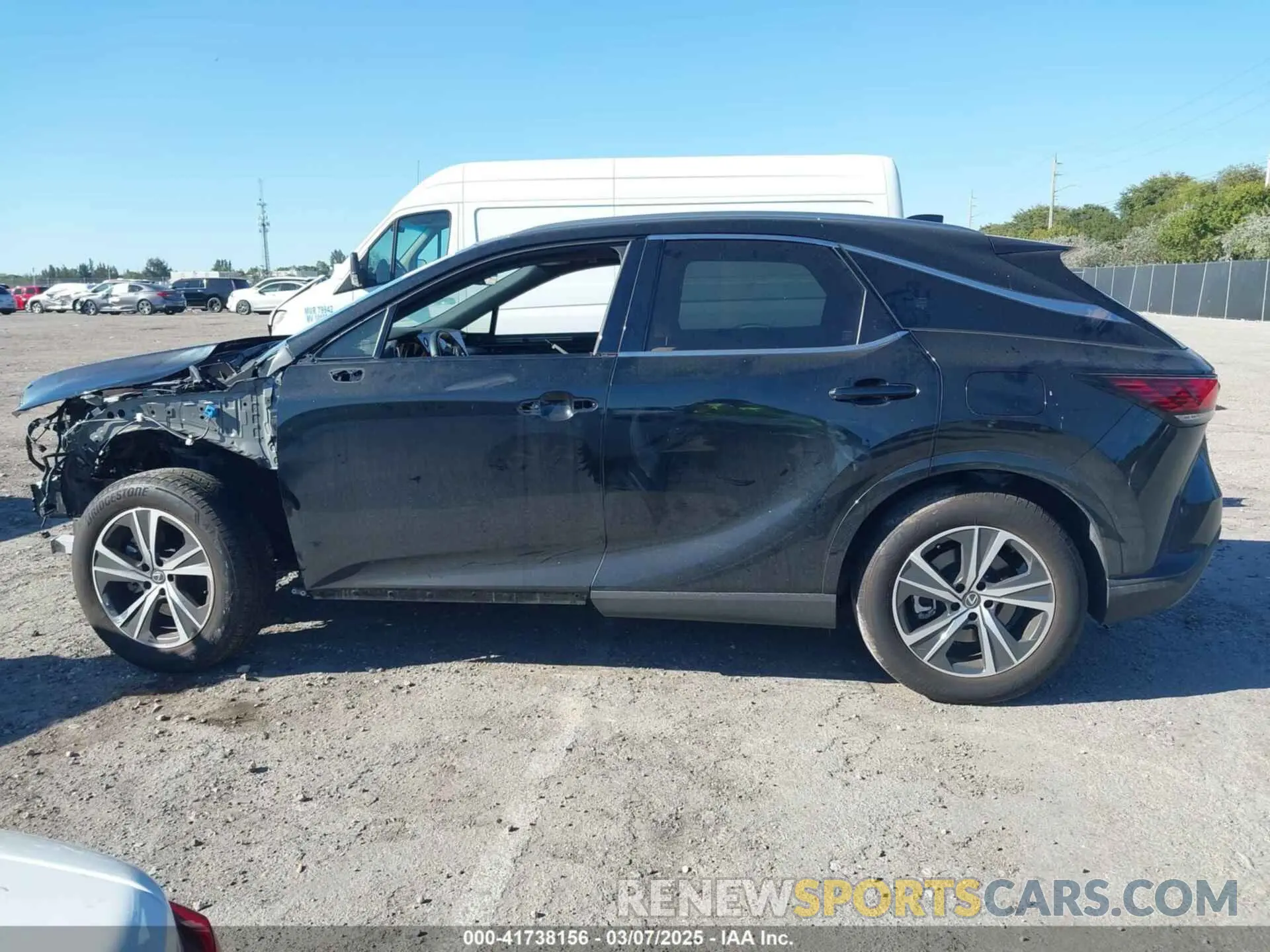 15 fotografías del automóvil dañado JTJCHMAA3R2018477 LEXUS RX 350 2024
