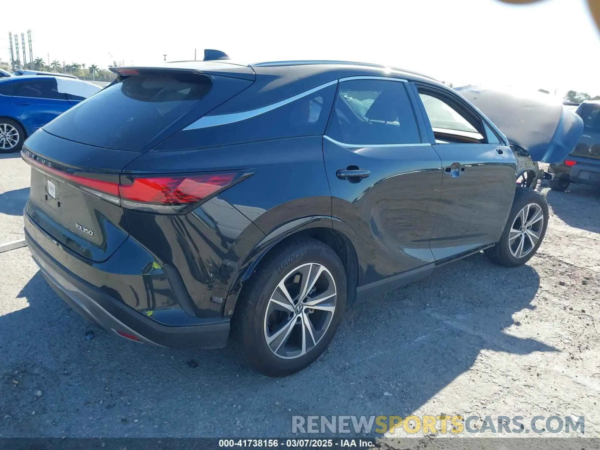 4 fotografías del automóvil dañado JTJCHMAA3R2018477 LEXUS RX 350 2024