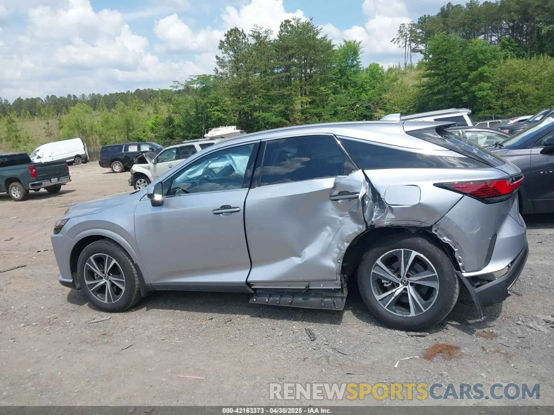 14 fotografías del automóvil dañado JTJCHMAAXR2020243 LEXUS RX 350 2024