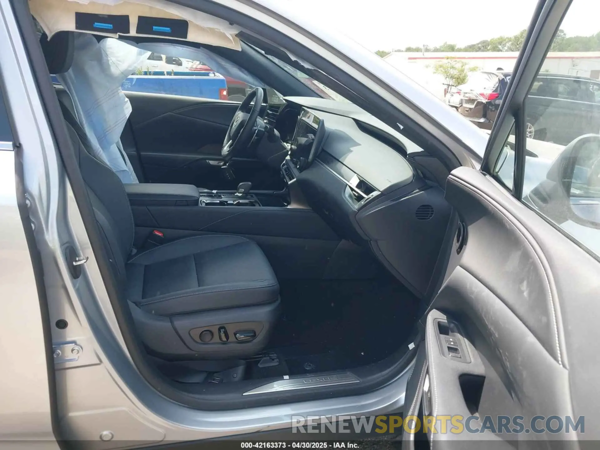 5 fotografías del automóvil dañado JTJCHMAAXR2020243 LEXUS RX 350 2024