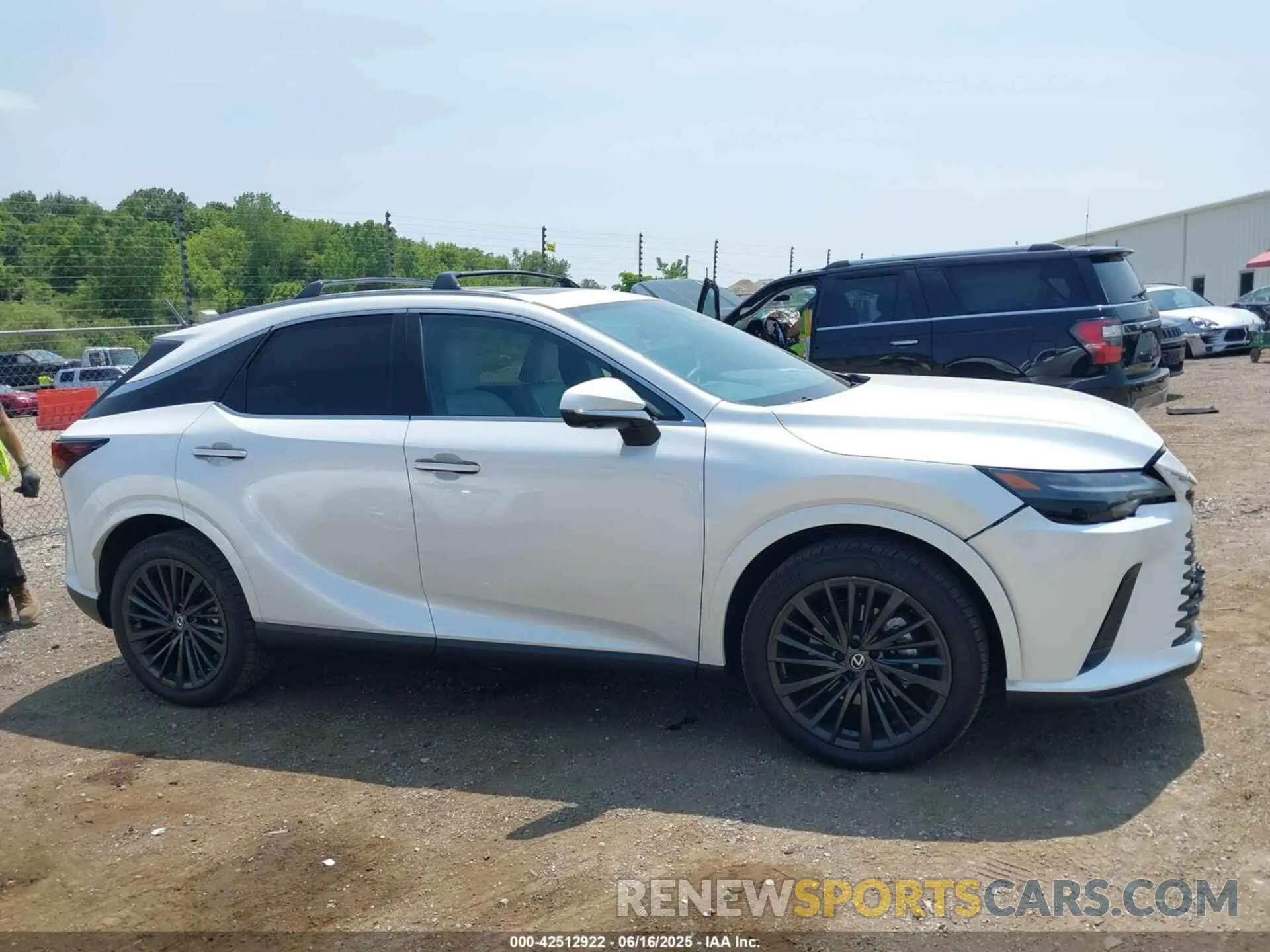 13 fotografías del automóvil dañado 2T2BAMCA4SC089559 LEXUS RX 350 2025