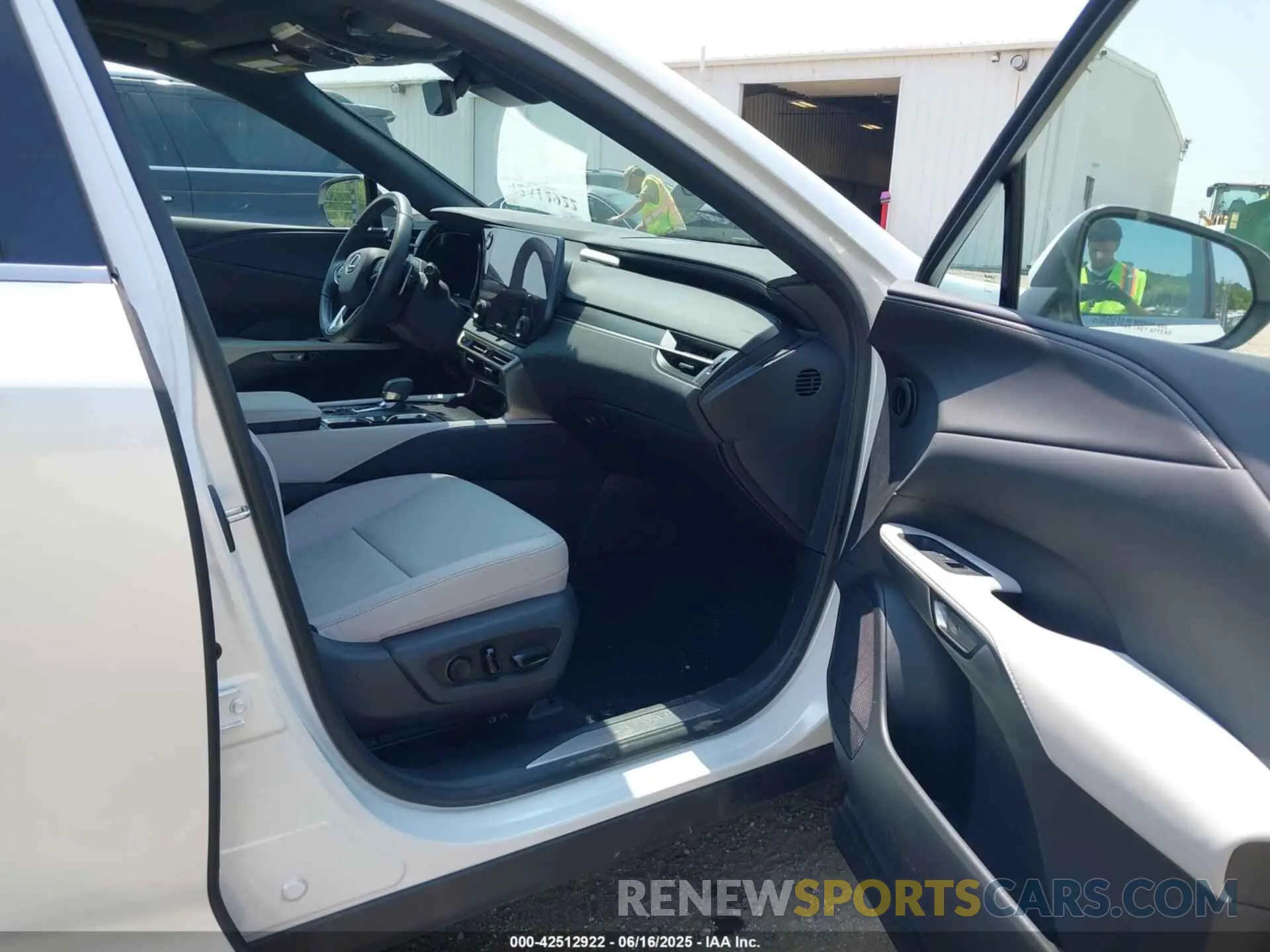 5 fotografías del automóvil dañado 2T2BAMCA4SC089559 LEXUS RX 350 2025