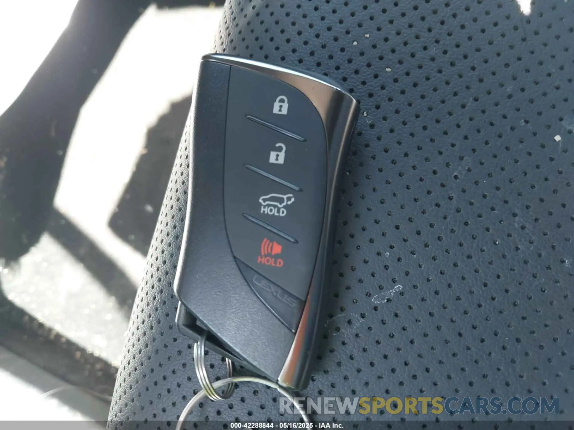 11 fotografías del automóvil dañado JTJCHMAA3S2022146 LEXUS RX 350 2025