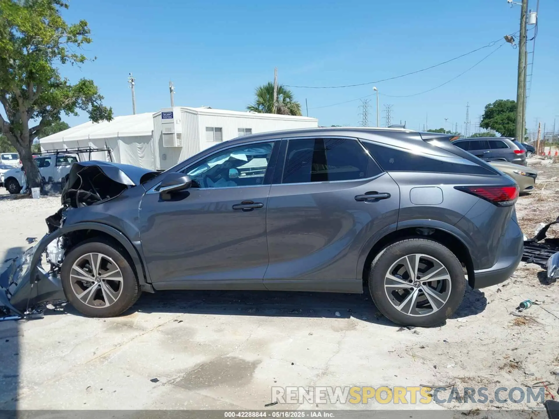 15 fotografías del automóvil dañado JTJCHMAA3S2022146 LEXUS RX 350 2025