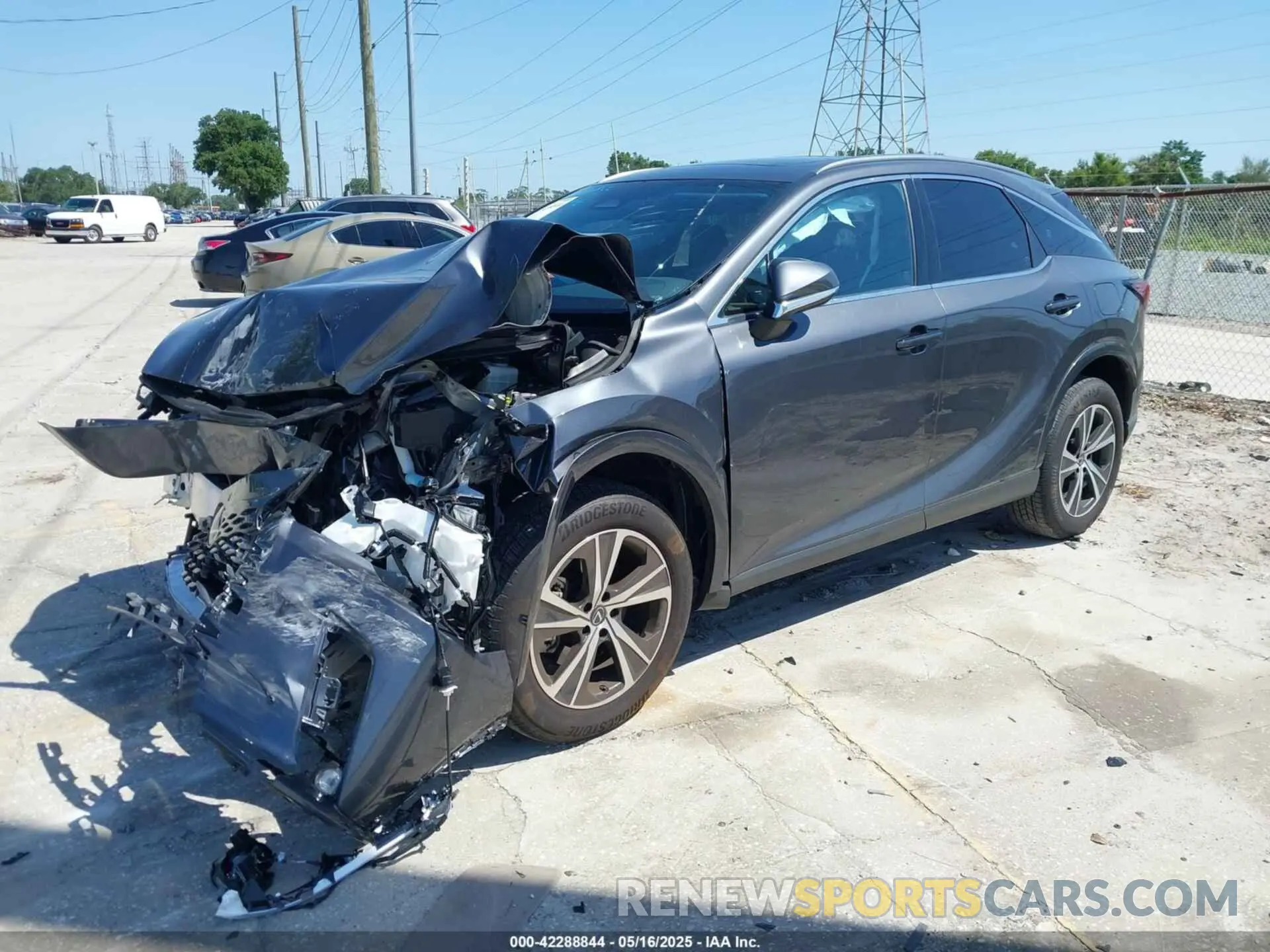 2 fotografías del automóvil dañado JTJCHMAA3S2022146 LEXUS RX 350 2025