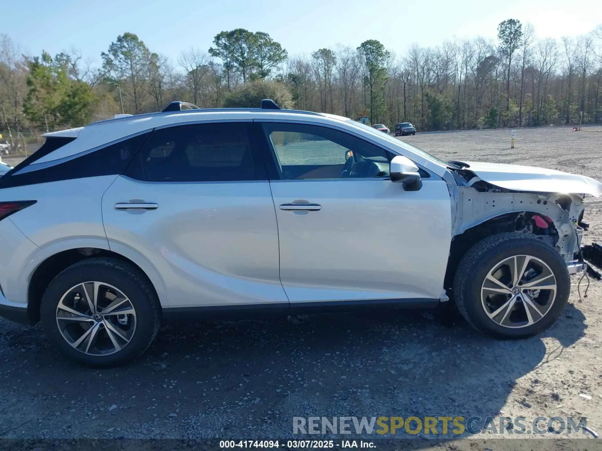 14 fotografías del automóvil dañado JTJCHMAAXS2022824 LEXUS RX 350 2025