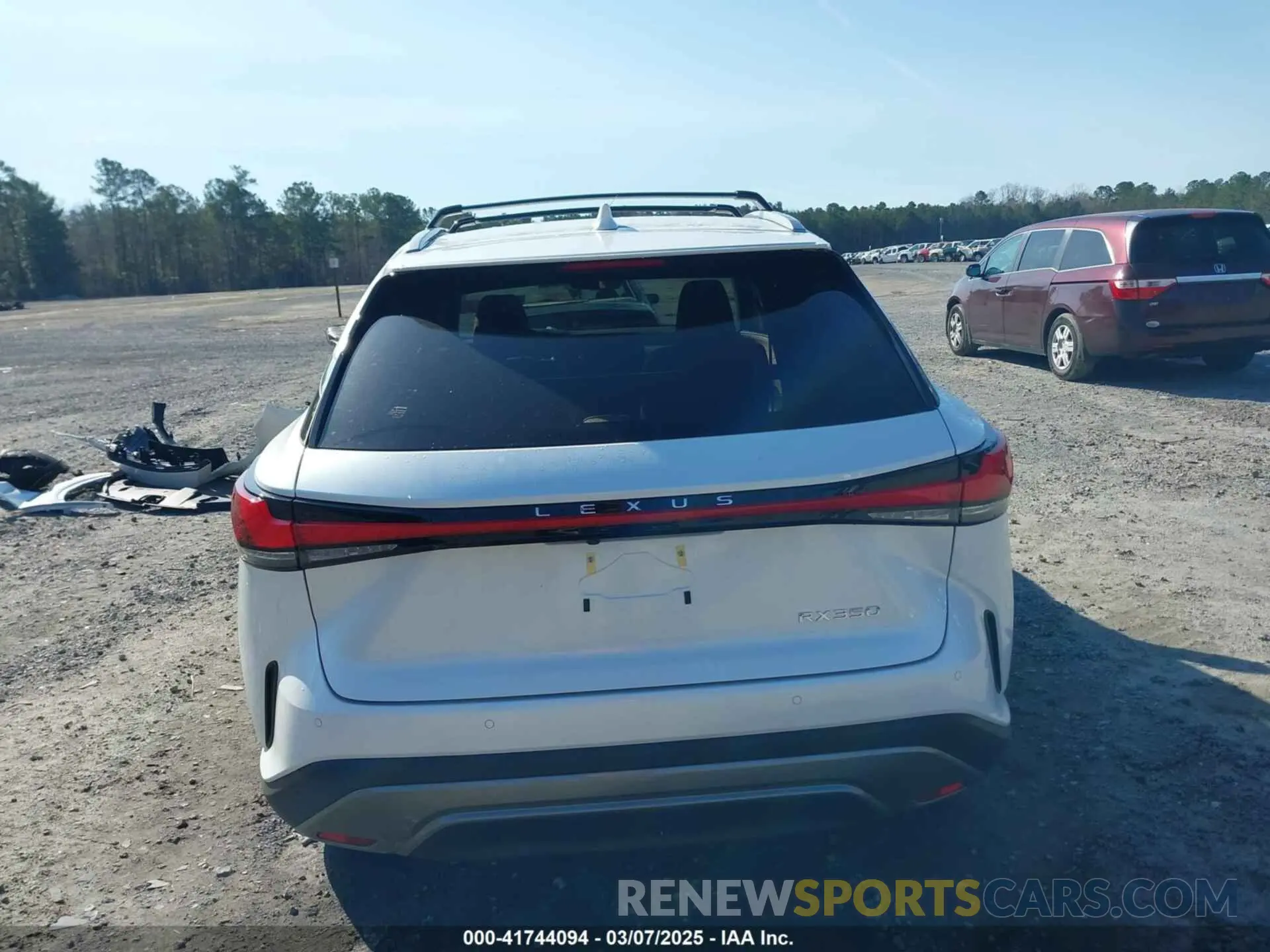 17 fotografías del automóvil dañado JTJCHMAAXS2022824 LEXUS RX 350 2025