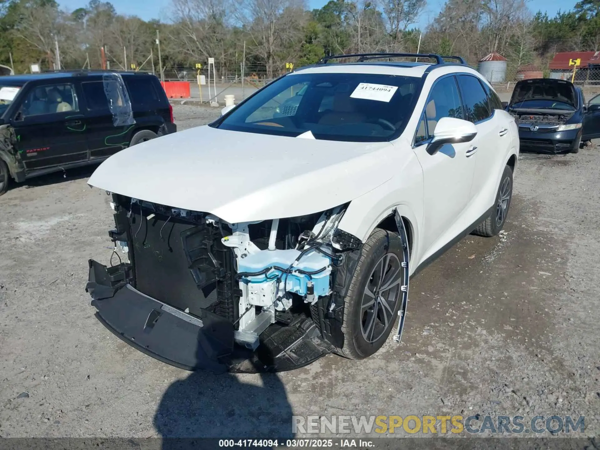 2 fotografías del automóvil dañado JTJCHMAAXS2022824 LEXUS RX 350 2025