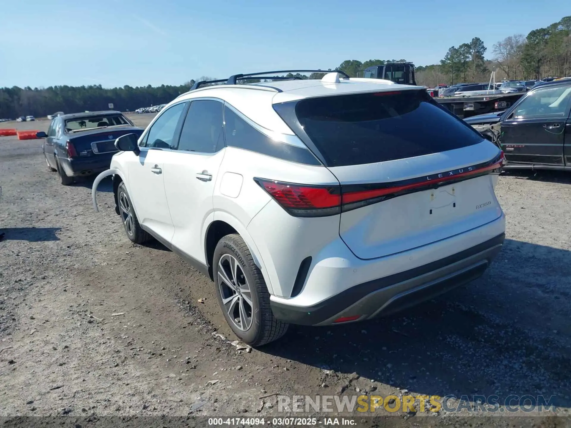 3 fotografías del automóvil dañado JTJCHMAAXS2022824 LEXUS RX 350 2025
