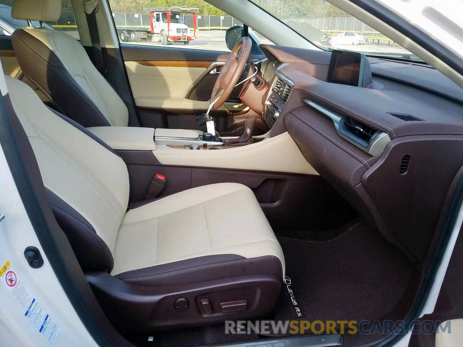 5 fotografías del automóvil dañado 2T2BZMCA0KC209110 LEXUS RX 350 BAS 2019