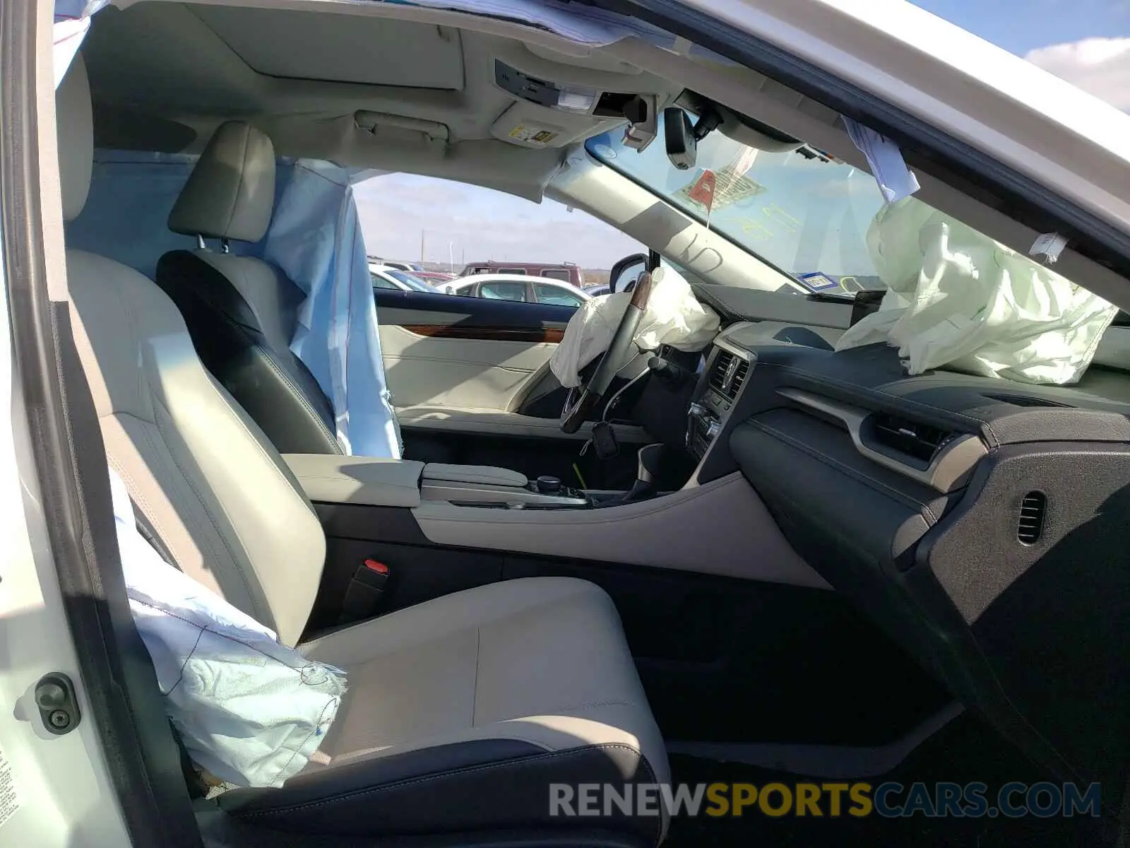 5 fotografías del automóvil dañado 2T2ZZMCA2KC125952 LEXUS RX 350 BAS 2019