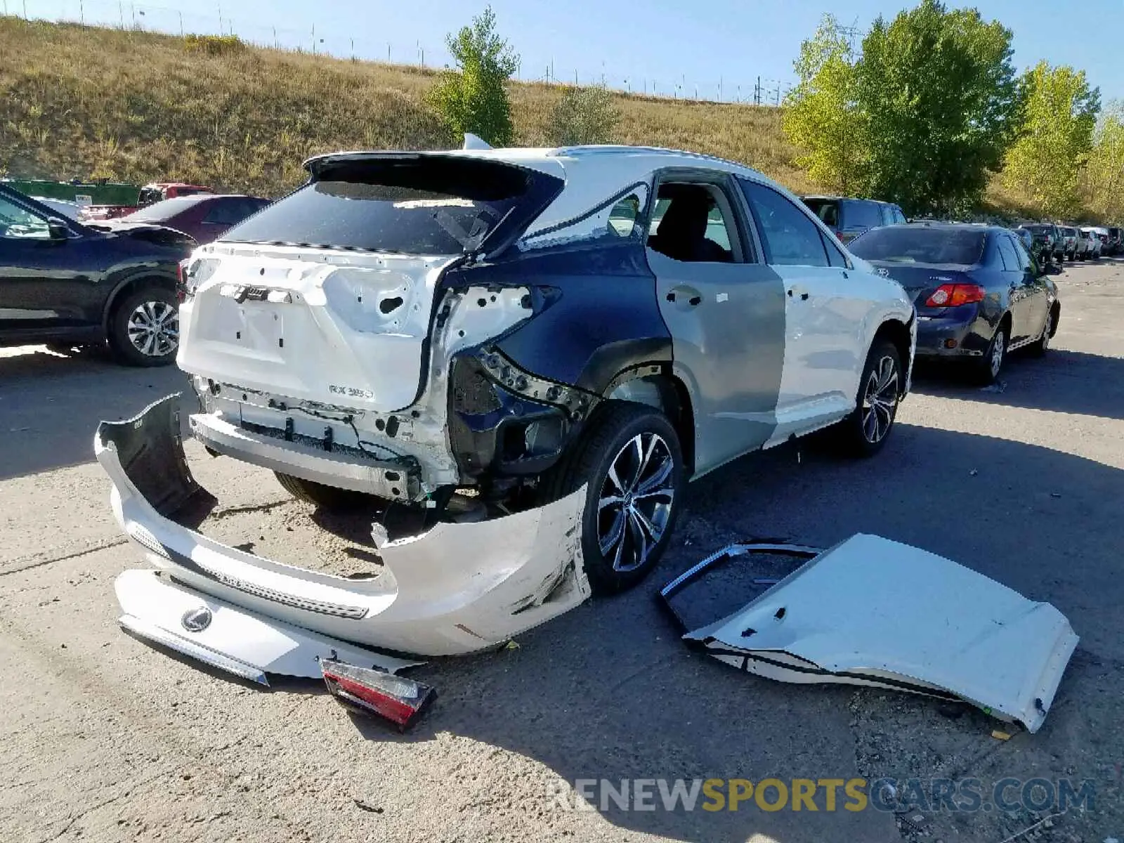 4 fotografías del automóvil dañado JTJBZMCA8K2040342 LEXUS RX 350 BAS 2019