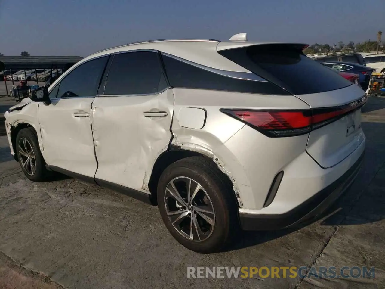 2 fotografías del automóvil dañado JTJCHMAA6P2006725 LEXUS RX 350 PRE 2023