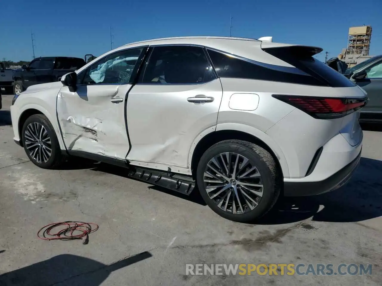 2 fotografías del automóvil dañado JTJCHMAA7P2005597 LEXUS RX 350 PRE 2023