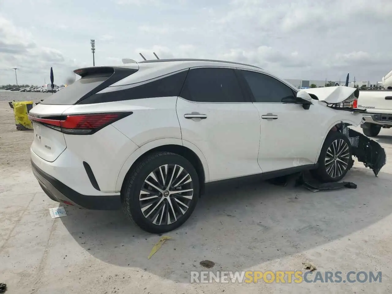 3 fotografías del automóvil dañado JTJCHMAA8P2002532 LEXUS RX 350 PRE 2023