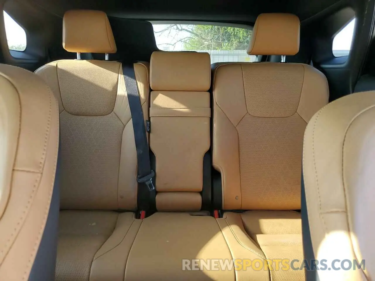 10 fotografías del automóvil dañado JTJCHMAAXP2010616 LEXUS RX 350 PRE 2023