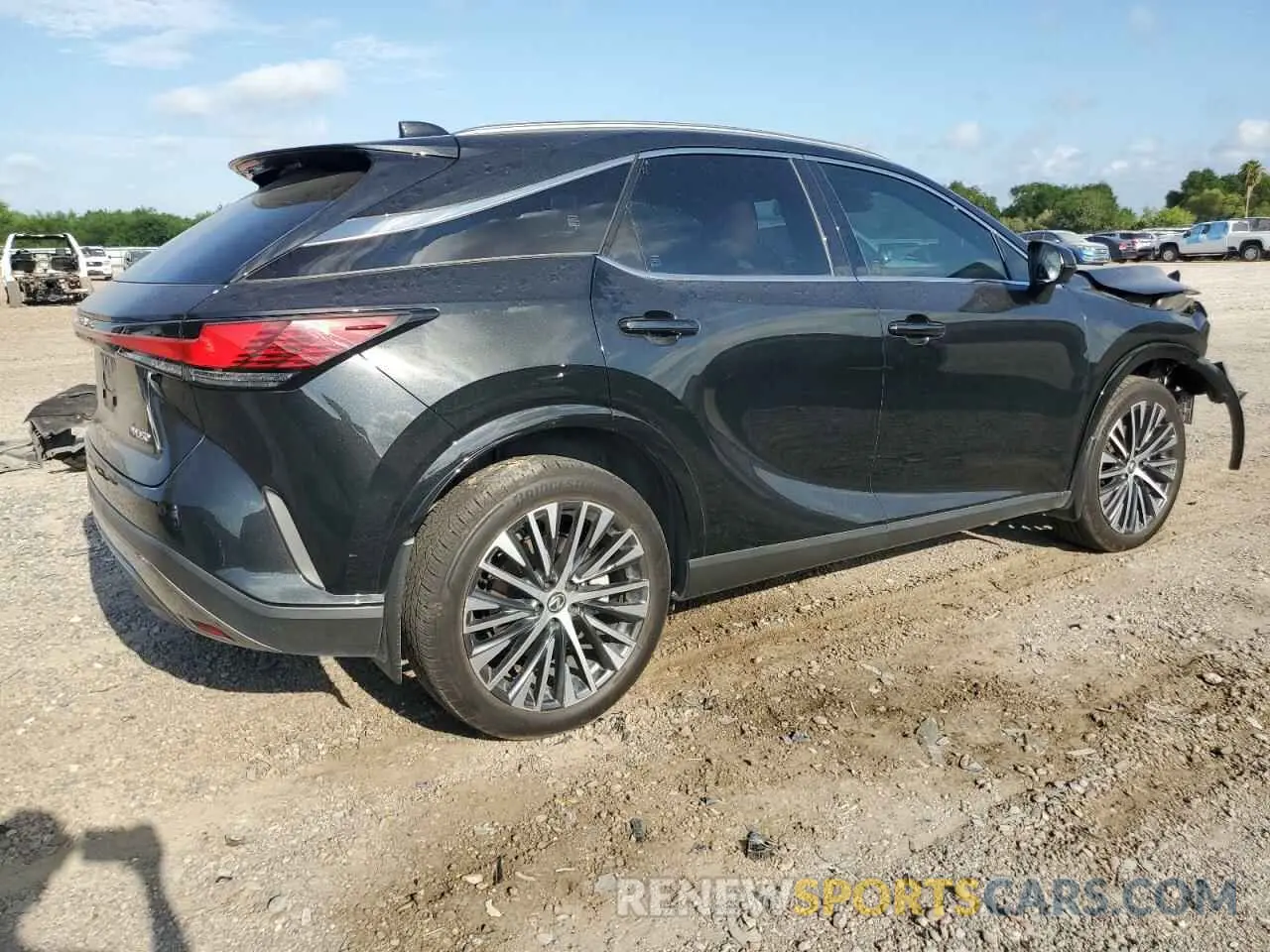 3 fotografías del automóvil dañado JTJCHMAAXP2010616 LEXUS RX 350 PRE 2023
