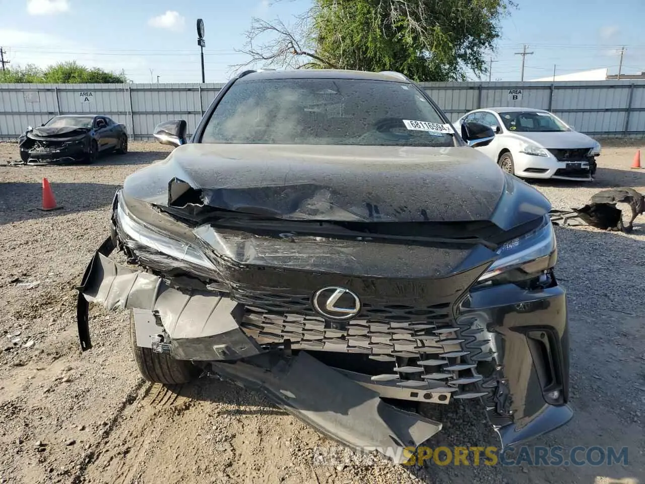 5 fotografías del automóvil dañado JTJCHMAAXP2010616 LEXUS RX 350 PRE 2023
