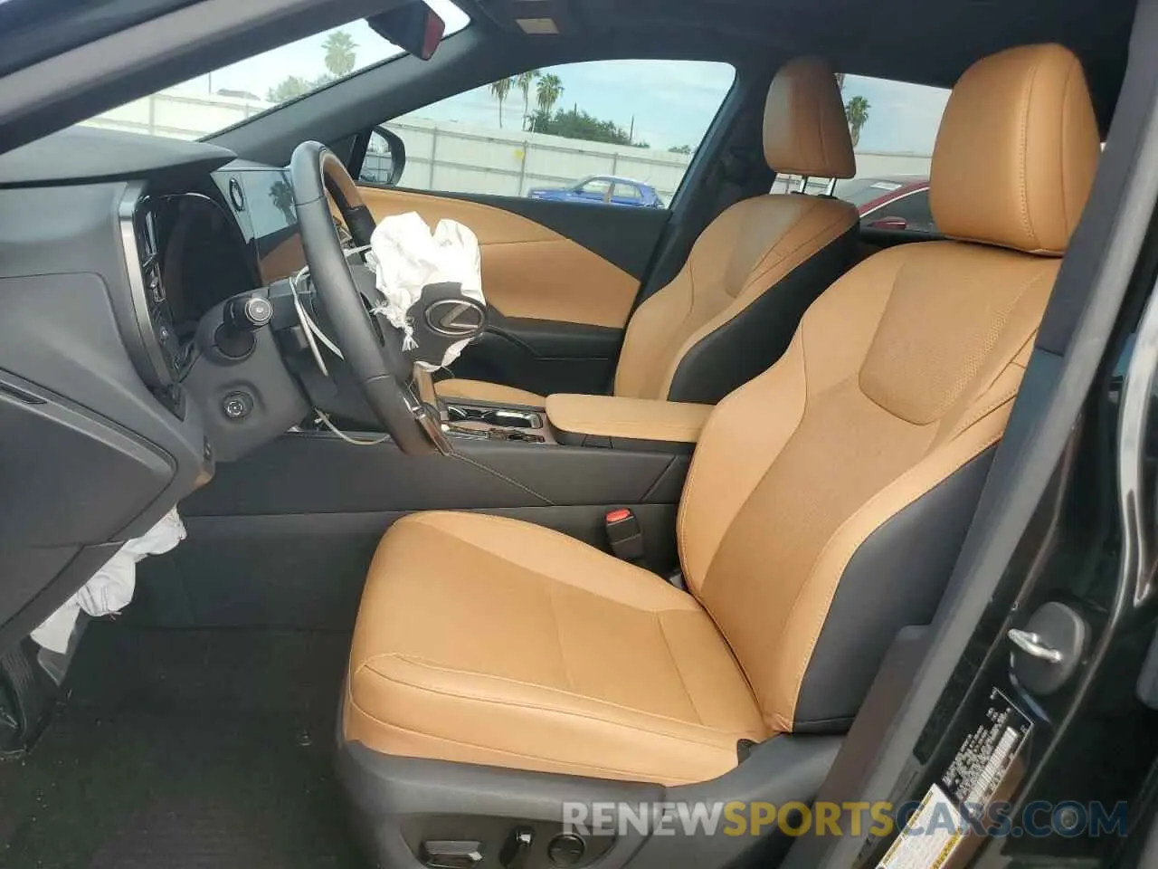 7 fotografías del automóvil dañado JTJCHMAAXP2010616 LEXUS RX 350 PRE 2023