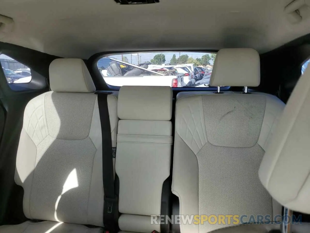 10 fotografías del automóvil dañado JTJCHMAA0R2015035 LEXUS RX 350 PRE 2024