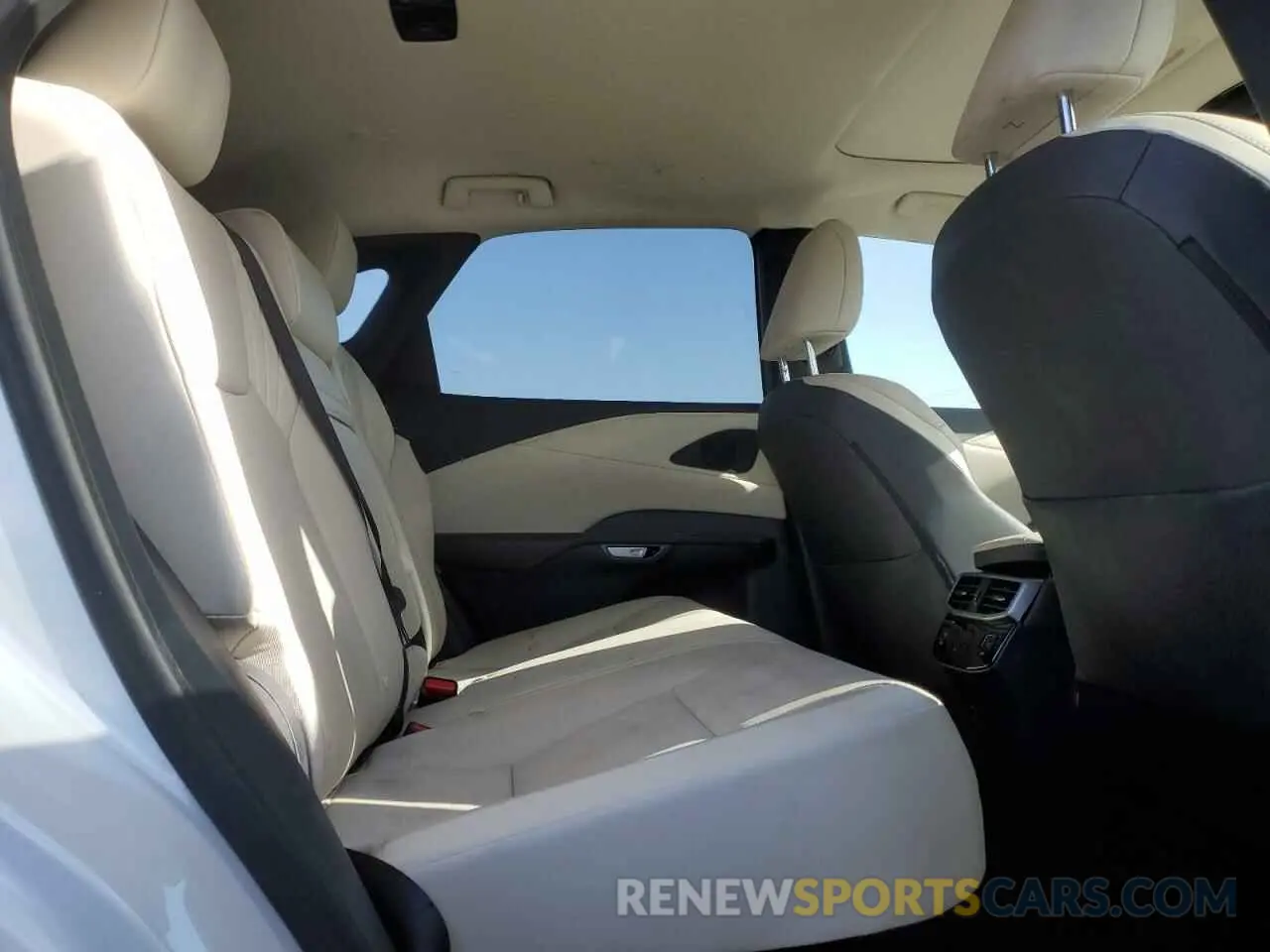 11 fotografías del automóvil dañado JTJCHMAA0R2015035 LEXUS RX 350 PRE 2024